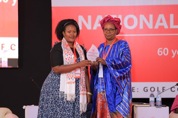 Mrs. Jocelyn Rugunda presents an award to one of the best performing branches in Membership recruitment, during the National Council meeting.