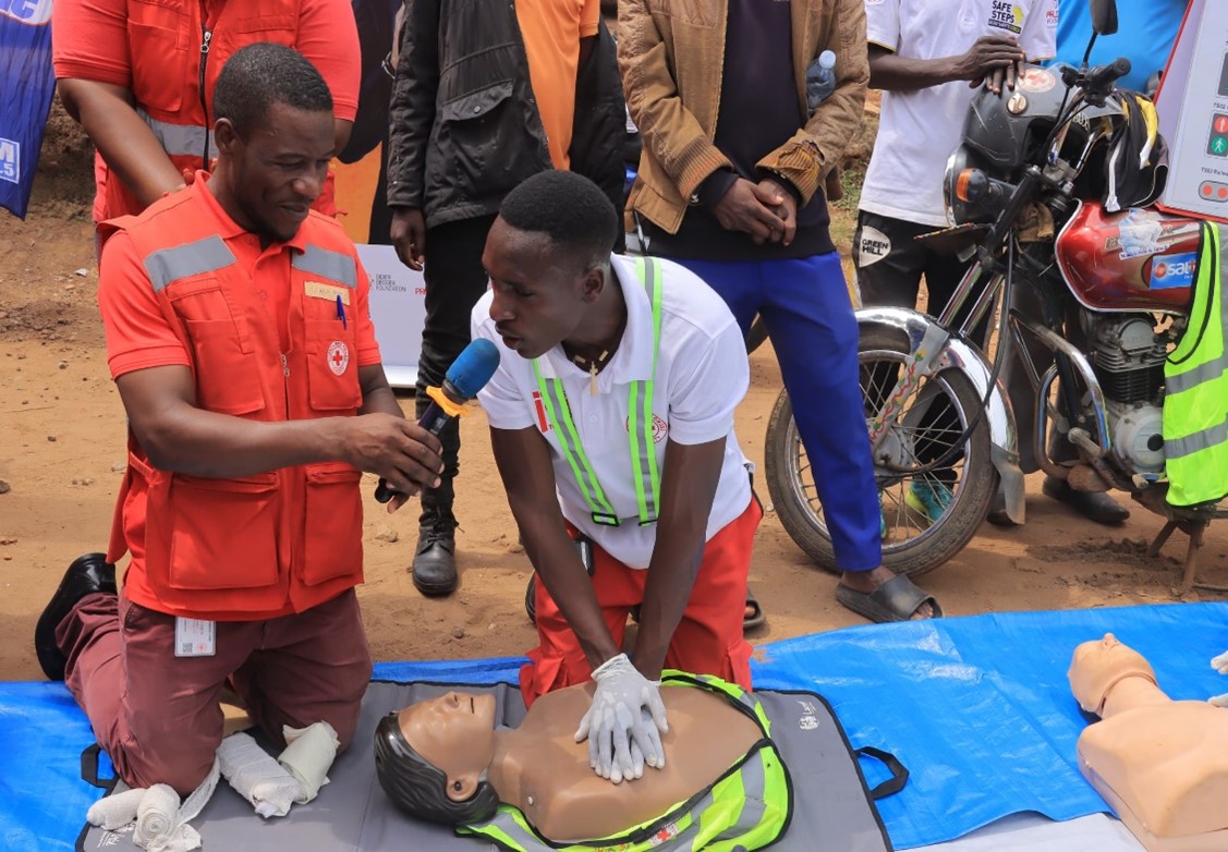 Richard Kabunga, URCS Safe Steps Trainer teaching the bodaBoda riders how to perform CPR